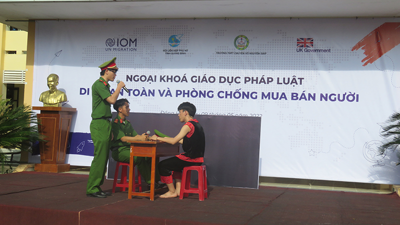 Thông qua hình thức sân khấu hóa học sinh được chuyển tải nhiều thông tin bổ ích về di cư an toàn và phòng, chống mua bán người 