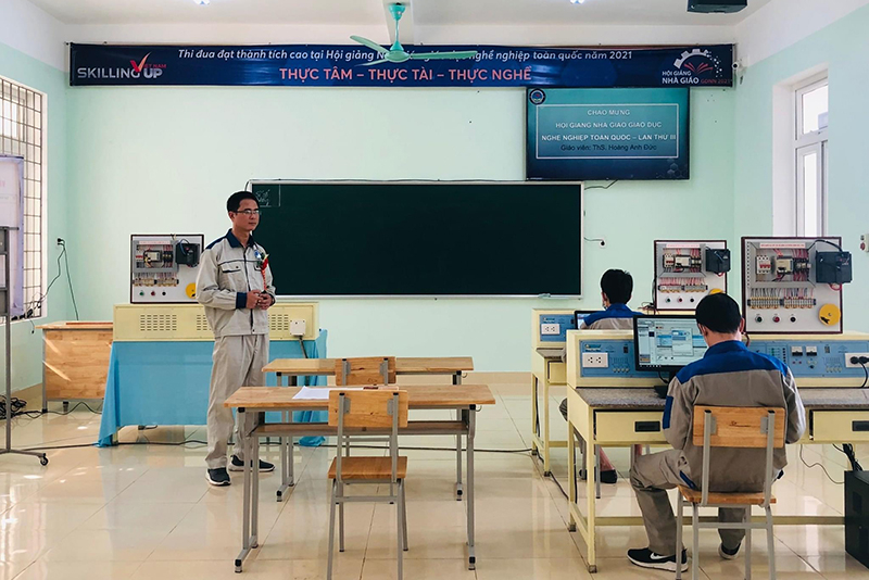Giáo viên Quảng Bình tham gia hội giảng giáo viên giáo dục nghề nghiệp toàn quốc năm 2021.