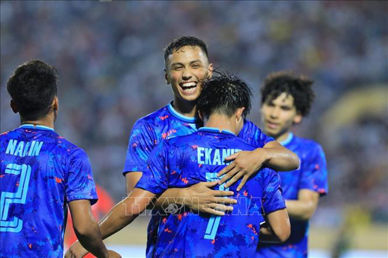 Các cầu thủ U23 Thái Lan ăn mừng bàn thắng nâng tỷ số lên 3 - 0 của Ekanit Panya ở phút 61. Ảnh: Tuấn Anh/TTXVN