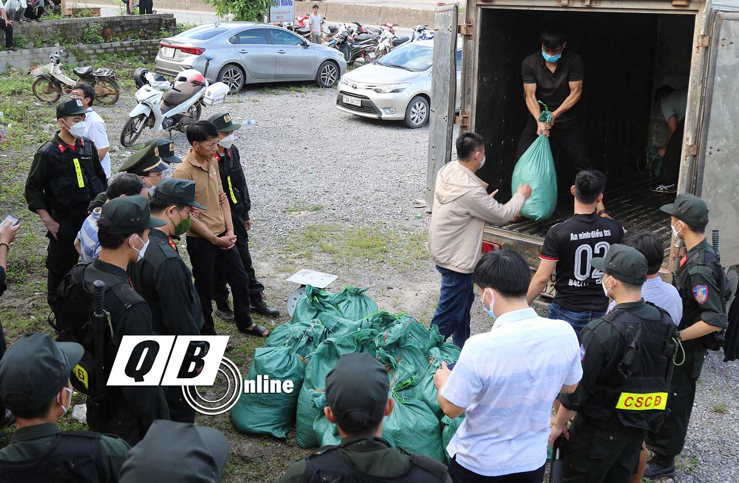Toàn bộ tang vật liên quan gồm gần 1 tấn thuốc nổ.