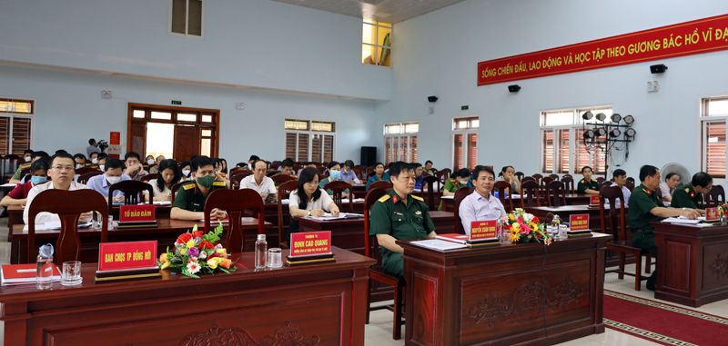 Các đại biểu tham gia hội nghị giao nhiệm vụ diễn tập chiến đấu xã, phường trong khu vực phòng thủ năm 2022.