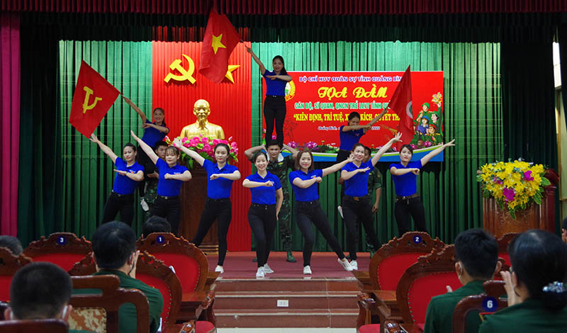 Tiết mục văn nghệ tham gia giao lưu tại buổi tọa đàm sỹ quan trẻ