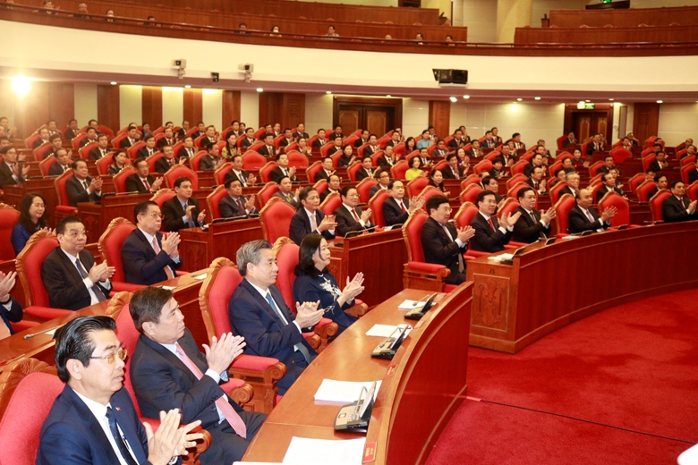  Các đại biểu nhất trí cao thông qua các Nghị quyết tại Hội nghị 