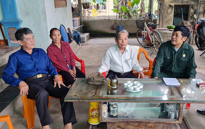 Chi hội CCB thôn Trung Quán thường xuyên đến tận nhà nắm bắt tâm tư, nguyện vọng của hội viên, giáo dân vùng giáo.