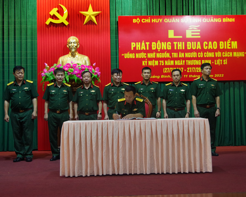 Các đơn vị ký kết giao ước thi đua.