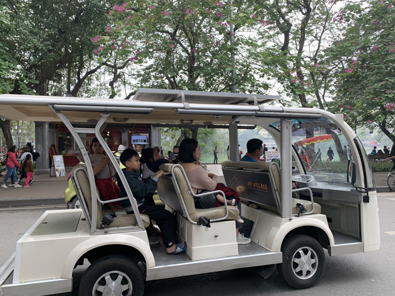Bộ Giao thông Vận tải vừa có văn bản yêu cầu tăng cường quản lý hoạt động thí điểm xe điện và xe 4 bánh gắn động cơ phục vụ du lịch. Ảnh tư liệu: Hiền Anh/Báo Tin tức