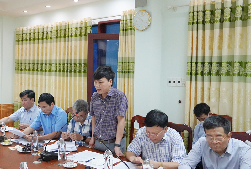 Đồng chí Giám đốc Sở Nội vụ phát biểu tại buổi làm việc.