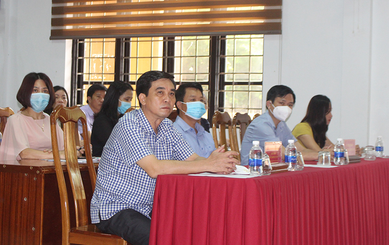  Các đại biểu tham dự tại lễ bế giảng.