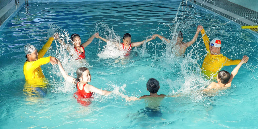 Tổ chức cho trẻ, HS học bơi là một trong những giải pháp nhằm phòng tránh đuối nước, nâng cao sức khỏe