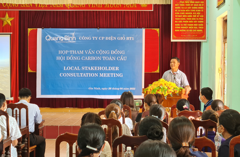 Tại các cuộc họp tham vấn, phía Công ty Cổ phần Điện gió B&T phổ biến các vấn đề có liên quan đến dự án, đồng thời tiếp nhận các ý kiến phản hồi.