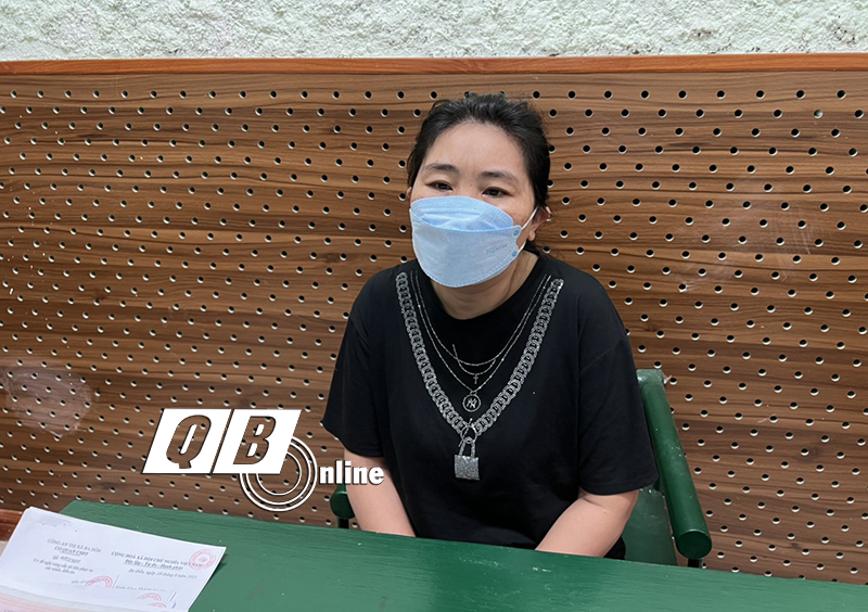 Đối tượng Hoàng Thị Lan tại cơ quan điều tra Công an TX. Ba Đồn.