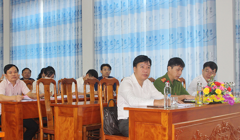 Các đại biểu tham dự lễ khai giảng lớp bồi dưỡng.