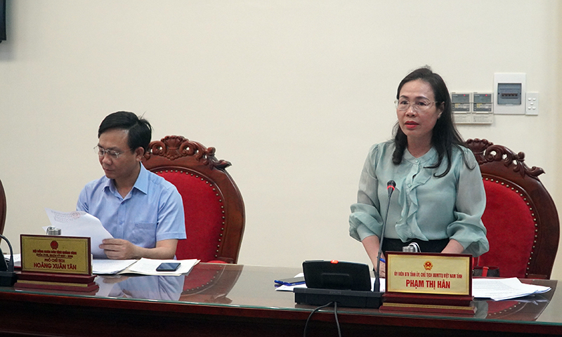 Đồng chí Chủ tịch UBMTTQVN tỉnh Phạm Thị Hân: Trên cơ sở kiến nghị của cử tri, nhân dân và những vướng mắc để lựa chọn nội dung tham luận, chất vấn tại kỳ họp