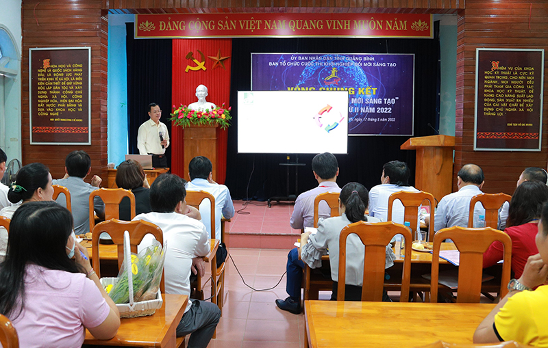 Tác giả dự thi trình bày thuyết minh dự án tại Cuộc thi “Khởi nghiệp đổi mới sáng tạo” năm 2022.