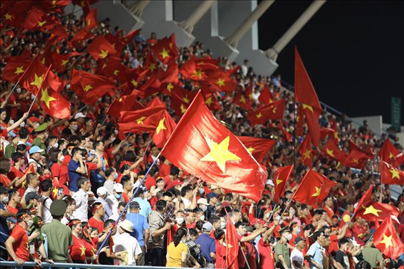 Cả một  