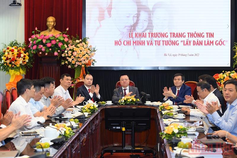  Các đại biểu tham dự buổi lễ. (Ảnh: THÀNH ĐẠT)