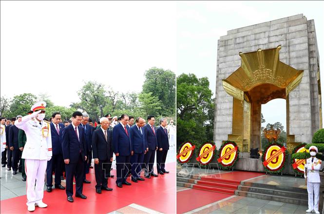Các đồng chí lãnh đạo Đảng, Nhà nước tưởng niệm các Anh hùng liệt sỹ. 