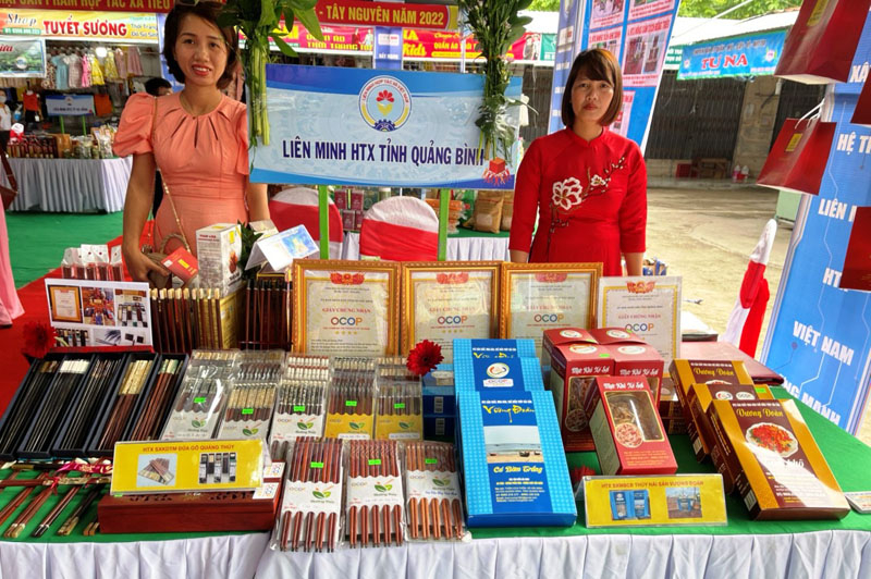 Gian hàng trưng bày của Liên minh HTX Quảng Bình tại ngày hội xúc tiến thương mại và hội thi HTX tiêu biểu khu vực miền Trung - Tây Nguyên năm 2022