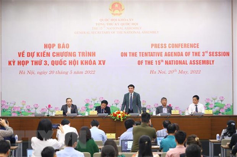 Tổng Thư ký Quốc hội, Chủ nhiệm Văn phòng Quốc hội Bùi Văn Cường chủ trì cuộc họp báo. (Ảnh: Văn Điệp/TTXVN)