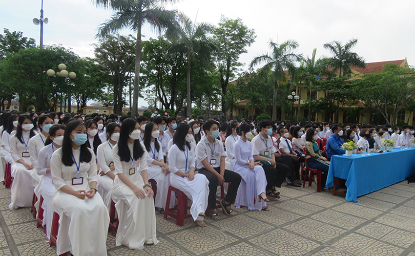 THPT Chuyên Võ Nguyên Giáp là ngôi trường gặt hái được rất nhiều kết quả đáng tự hào qua các kỳ thi HS giỏi các cấp.