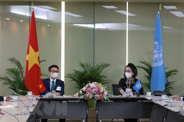 Trong thời gian tham dự Khóa họp, Phó Thủ tướng Vũ Đức Đam đã có cuộc gặp với bà Armida Salsiah Alisjahbana, Phó Tổng thư ký Liên hợp quốc kiêm Thư ký điều hành ESCAP. (Ảnh: Hữu Kiên/TTXVN)