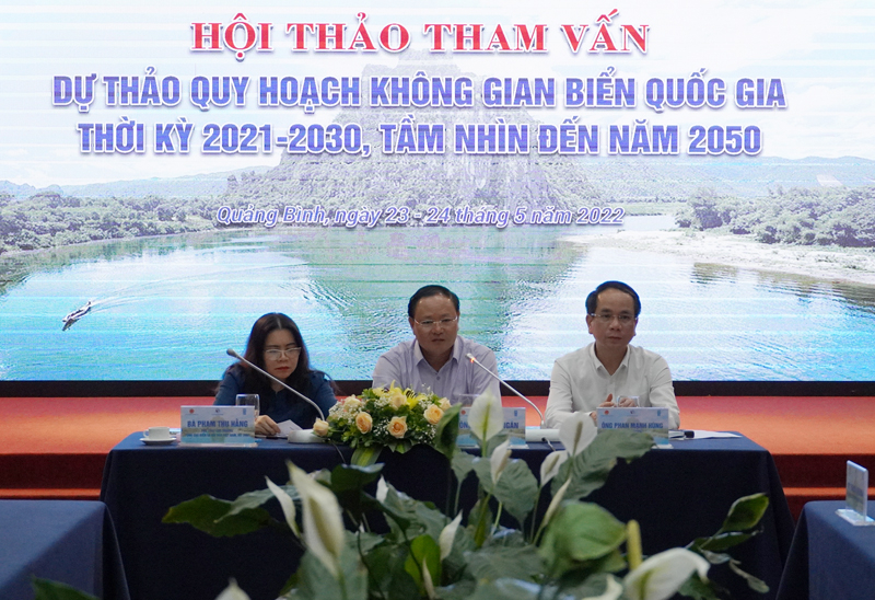 Các đồng chí chủ trì và điều hành hội thảo