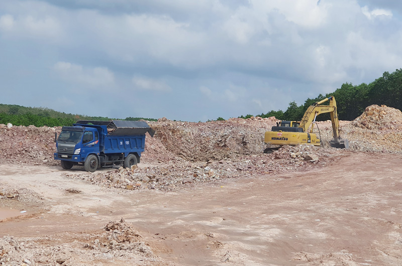 Đồng thời, thanh tra, kiểm tra các mỏ khai thác khoáng sản trên địa bàn tỉnh về thuê đất, sử dụng mỏ đã hết hạn, hoặc vi phạm về môi trường