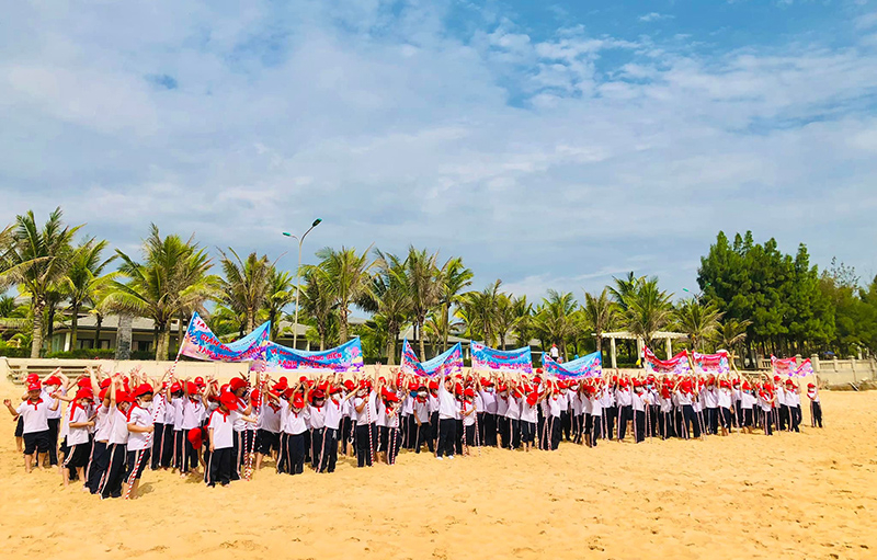 Những hoạt động ngoại khóa sẽ góp phần nâng cao ý thức xây dựng, bảo vệ môi trường của học sinh.