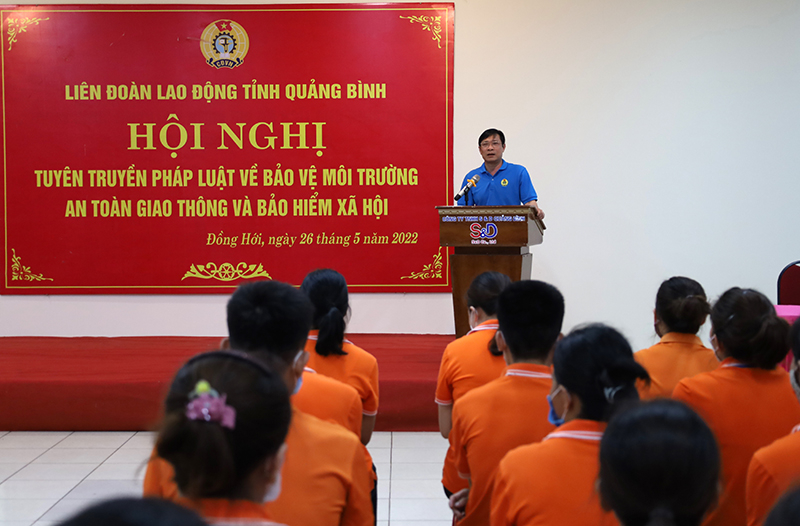  Đại diện lãnh đạo LĐLĐ tỉnh phát biểu tại hội nghị.