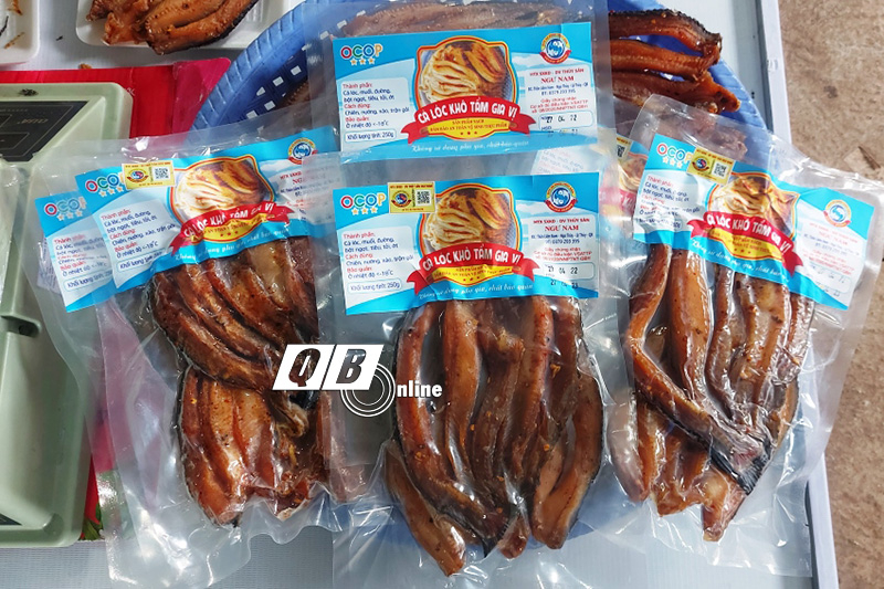 Sản phẩm cá khô tẩm gia vị của HTX Ngư Nam, xã Ngư Thủy (Lệ Thủy)