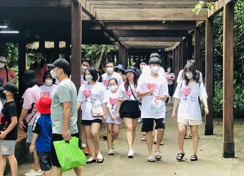 Du lịch Quảng Bình thu hút du khách khám phá, trải nghiệm. 
