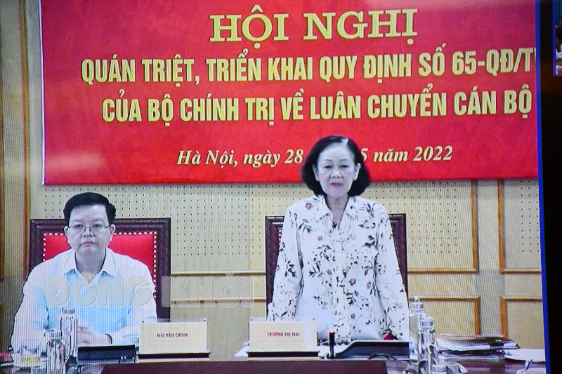Đồng chí Trương Thị Mai, Ủy viên Bộ Chính trị, Bí thư Trung ương Đảng, Trưởng ban Tổ chức Trung ương phát biểu chỉ đạo hội nghị. Ảnh chụp màn hình: baodongkhoi.vn