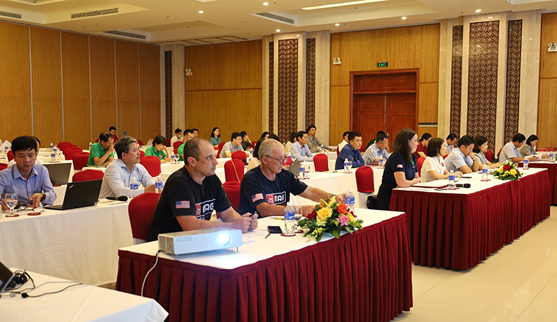 Các đại biểu tham dự hội thảo.