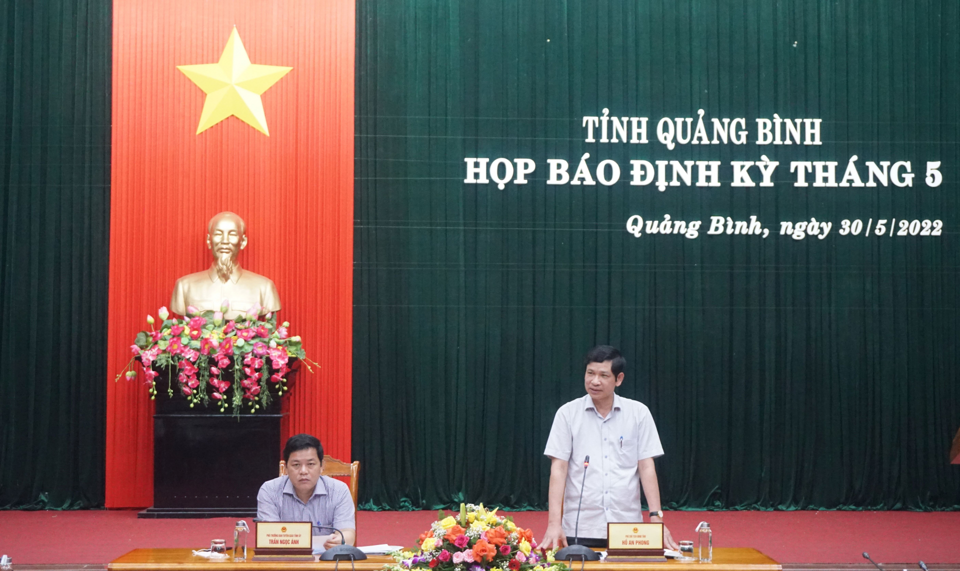 Đồng chí Phó Chủ tịch UBND tỉnh Hồ An Phong phát biểu kết luận buổi họp báo.