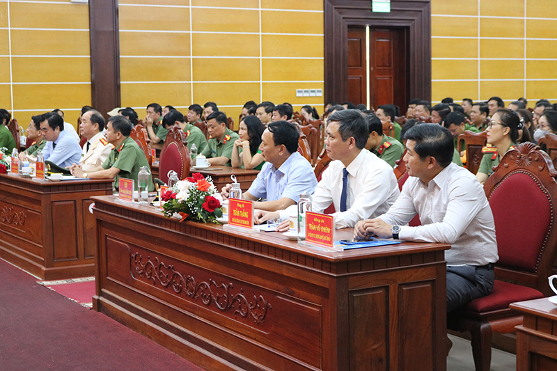 Các đại biểu tham dự buổi lễ