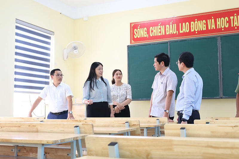 ...và Trường THPT Nguyễn Bỉnh Khiêm.