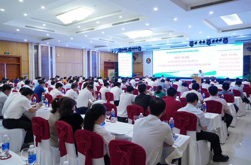 Cộng đồng doanh nghiệp đã góp ý, kiến nghị nhiều vấn đề liên quan đến đầu tư phát triển du lịch, dịch vụ trong thời gian tới với lãnh đạo tỉnh