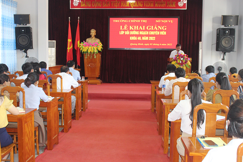 Toàn cảnh lễ khai giảng.