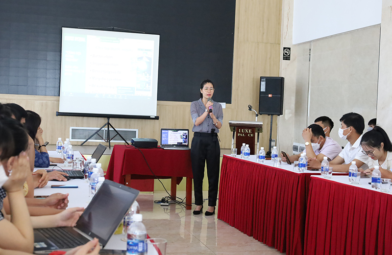 Lớp tập huấn nhằm giúp các học viên phân tích được những ích lợi và tác hại internet. 