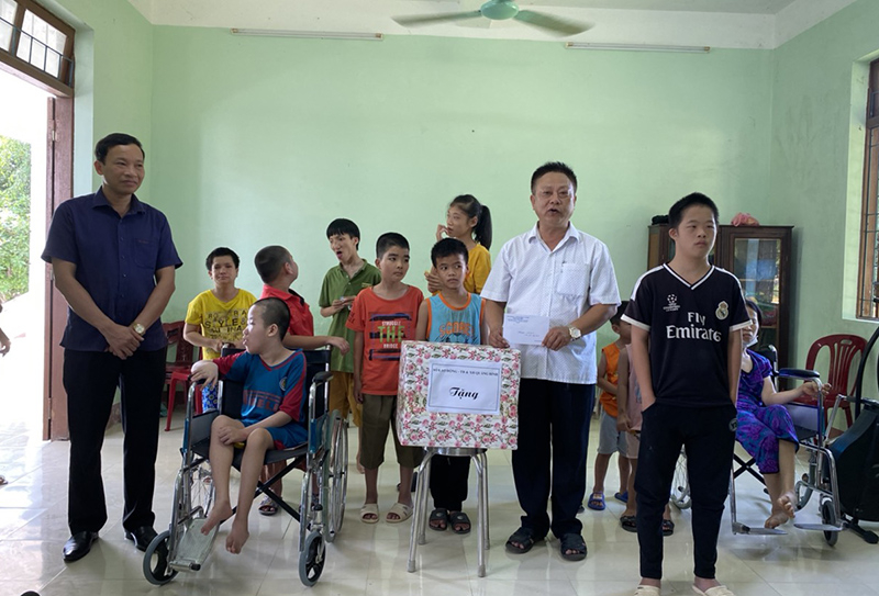 Các hoạt động thăm, tặng quà góp phần chia sẻ, động viên các em có hoàn cảnh đặc biệt khó khăn nỗ lực vươn lên trong cuộc sống.