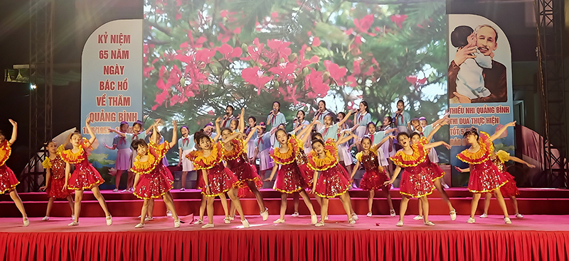 Các tiết mục văn hóa nghệ thuật do các em thiếu nhi tham gia sinh hoạt tại Nhà thiếu nhi tỉnh biểu diễn