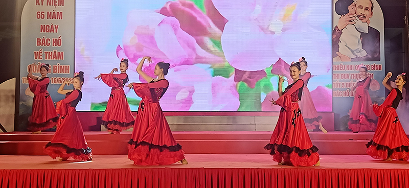 Tiết mục múa sôi động