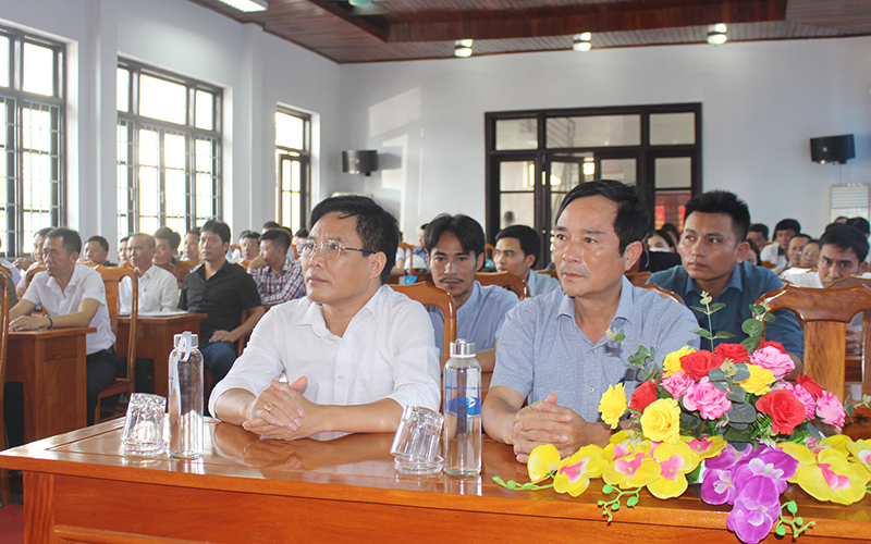  Các đại biểu tham dự tại lễ khai giảng.