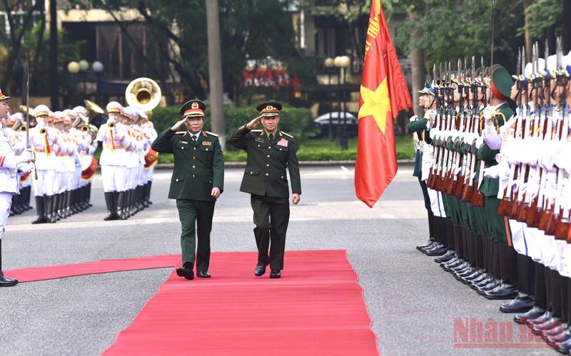 Thượng tướng Nguyễn Tân Cương chủ trì Lễ đón Đoàn đại biểu Quân sự cấp cao Quân đội nhân Lào do Trung tướng Khamliang Outhakaysone làm Trưởng đoàn.