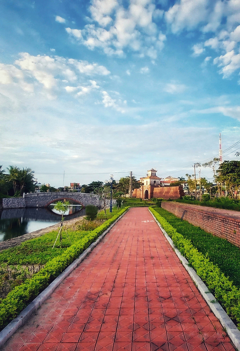 Hộ thành lộ (đường tuần binh bảo vệ thành) được bảo tồn, tôn tạo phục vụ du lịch.