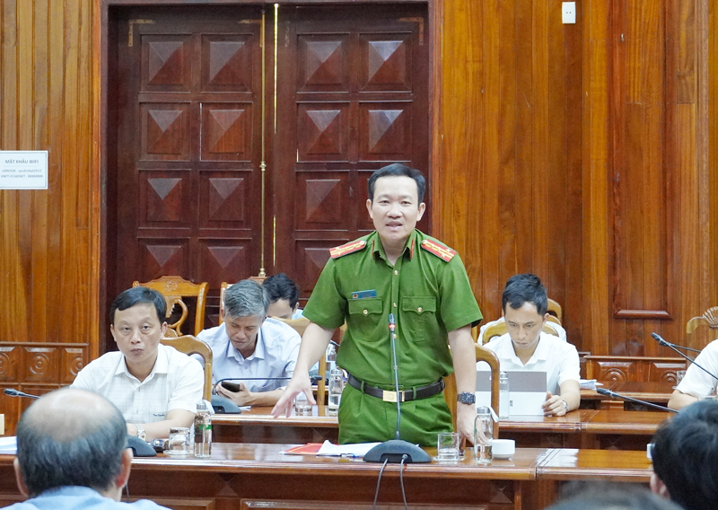 Đại diện lãnh đạo Công an tỉnh phát biểu tại hội nghị.