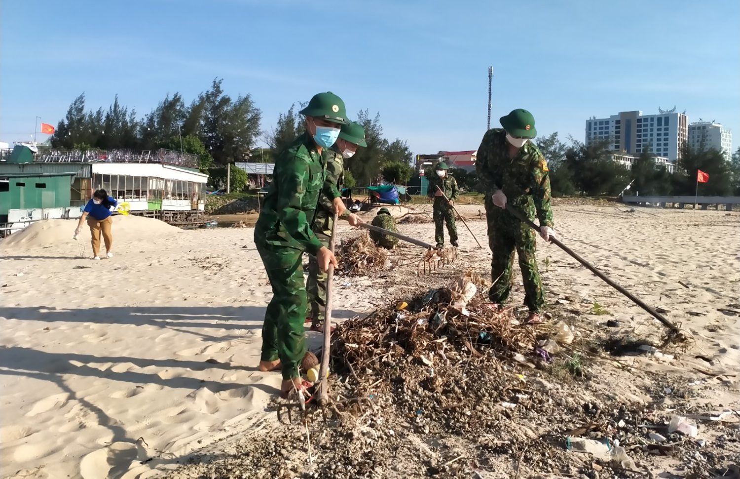 Các hoạt động thu gom rác thải, làm sạch môi trường luôn được các cấp, ngành, địa phương quan tâm thực hiện.