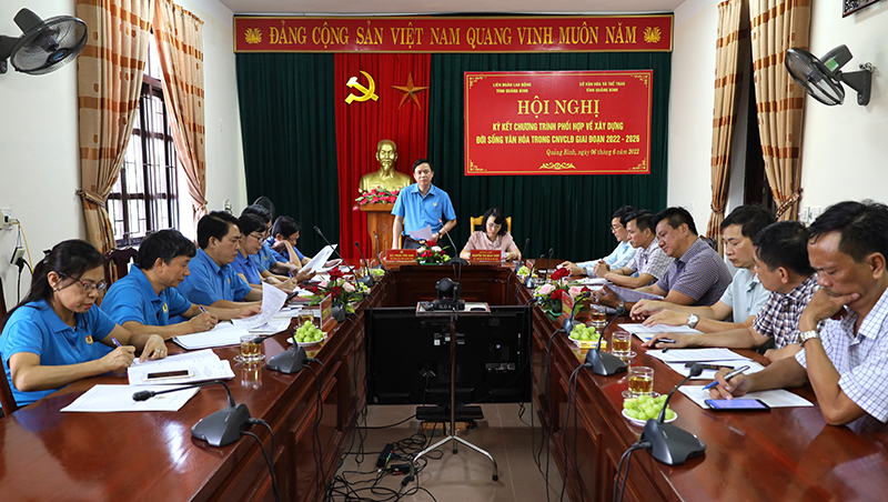 Lãnh đạo LĐLĐ tỉnh phát biểu tại hội nghị.