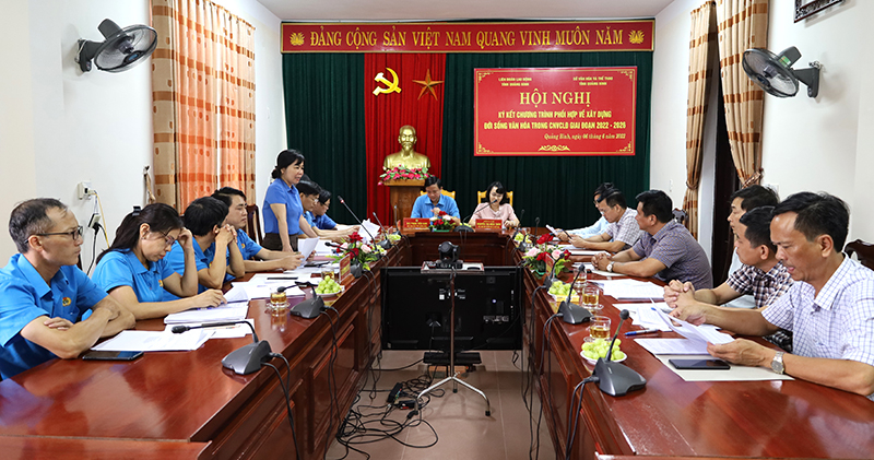 Đại biểu thảo luận tại hội nghị.