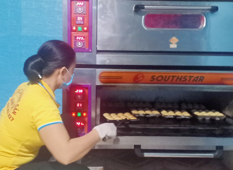 phẩm bánh xoài Vân Di của HTX Nông sản Vân Di (xã Mai Thủy, Lệ Thủy).